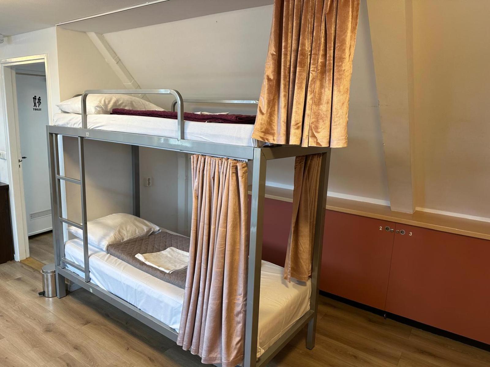 Room Mate Hostel Amsterdam Заандам Екстериор снимка