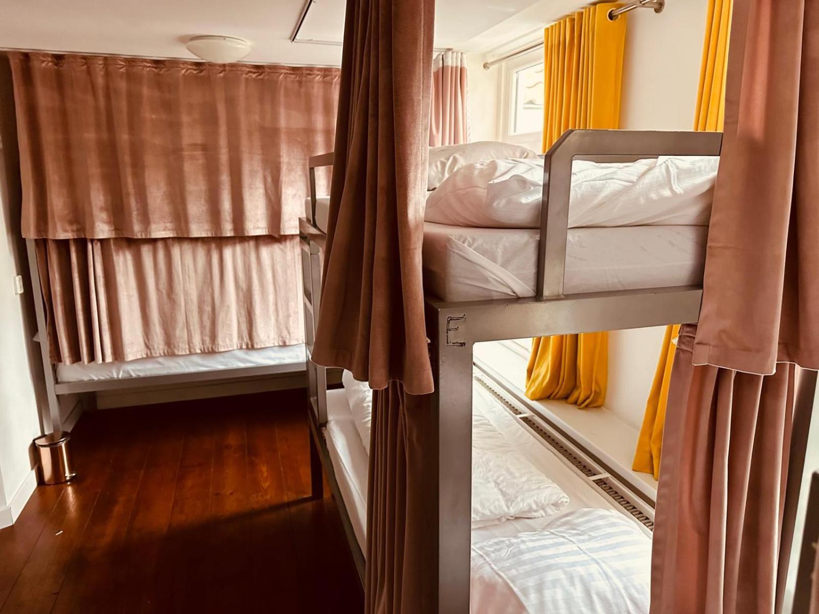 Room Mate Hostel Amsterdam Заандам Екстериор снимка
