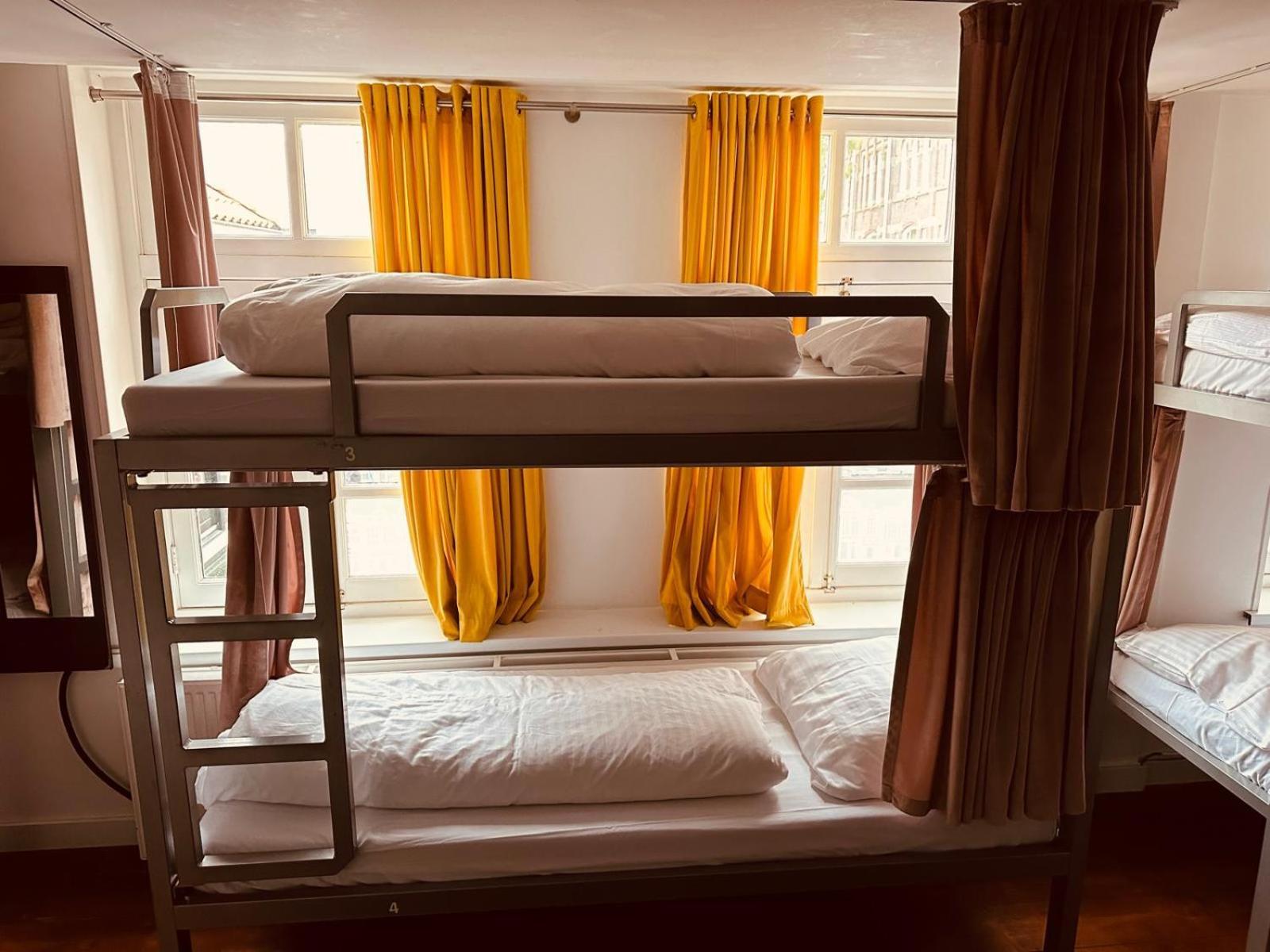 Room Mate Hostel Amsterdam Заандам Екстериор снимка