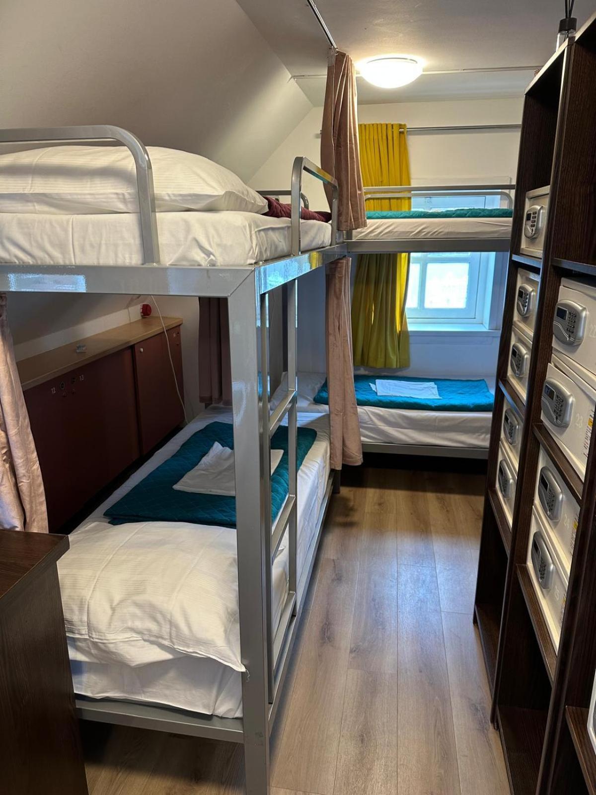 Room Mate Hostel Amsterdam Заандам Екстериор снимка