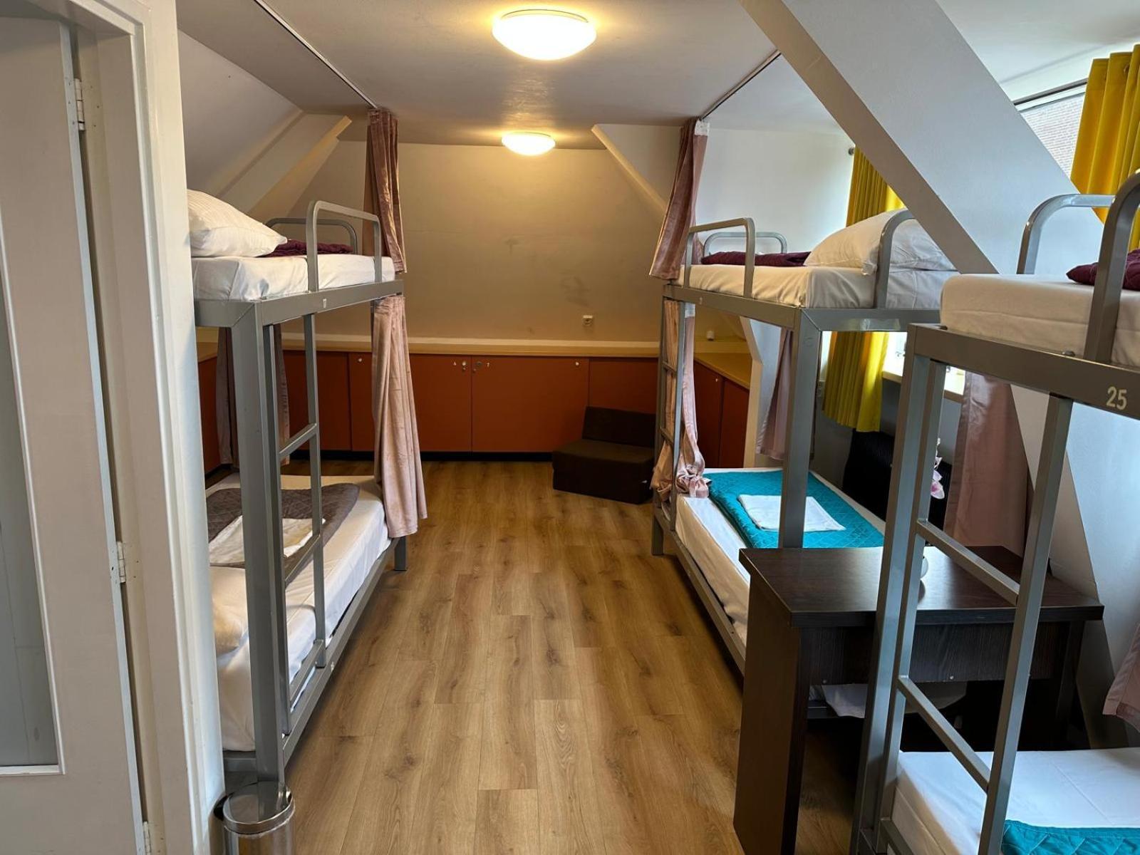 Room Mate Hostel Amsterdam Заандам Екстериор снимка